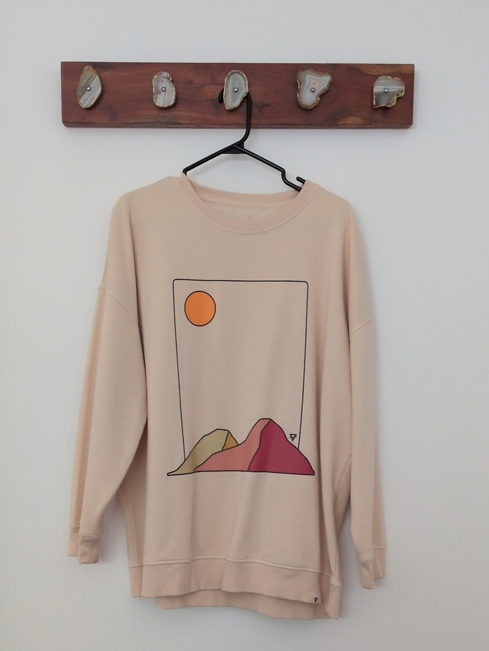 Women’s Beige Graphic Pullover Sweatshirt